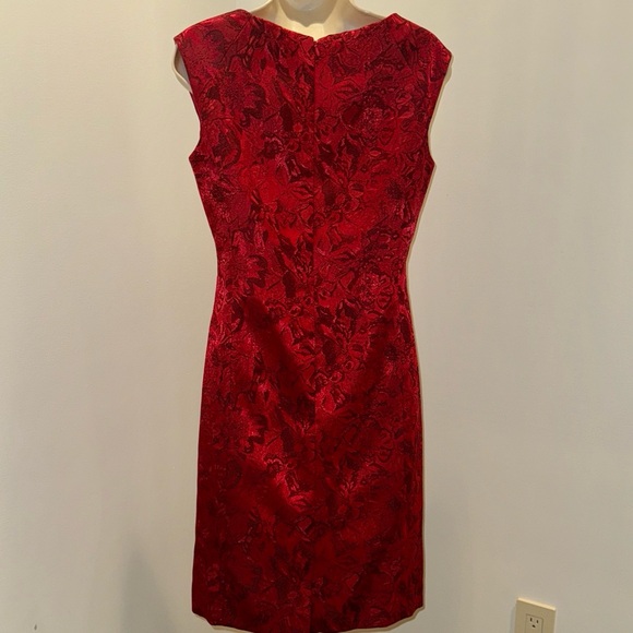 Gorgeous Tahari Red Sleeveless Holiday Dress - Picture 2 of 3